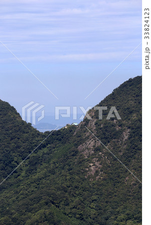 四国霊場第73番札所「出釈迦寺」奥の院   "聖地"「捨身ヶ嶽禅定」を大麻山から見る 33824123