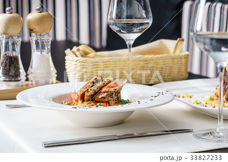 tuna with vegetables 33827233