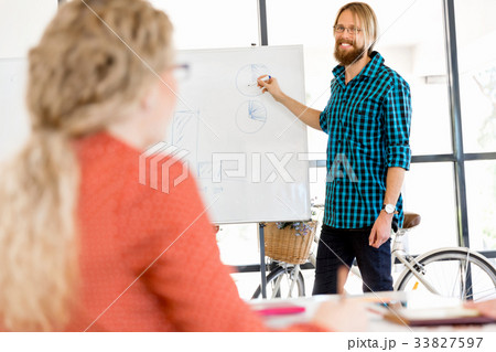 Casual businessman giving a presentation in the office 33827597