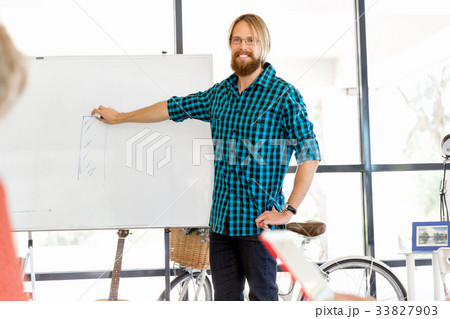 Presentation in office Presentation in office 33827903