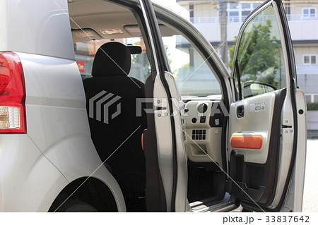クルマのドア 33837642