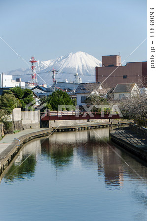 米子市内から見る大山と加茂川 米子市内から見る大山と加茂川 33838093
