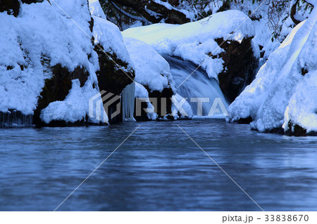 冬の渓流 33838670
