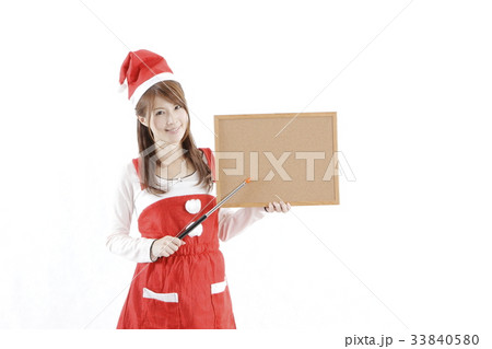 サンタ衣装の女性 33840580