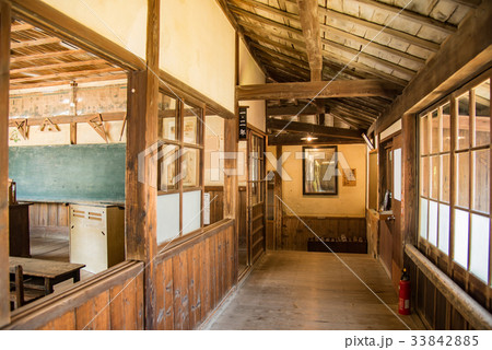 二十四の瞳映画村　岬の分教場　本家　木造校舎　苗場尋常小学校田浦分校　教室と廊下 33842885