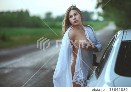 Half-naked woman by the road. 33842886