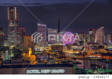 横浜夜景 横浜マリンタワー みなとみらいの写真素材