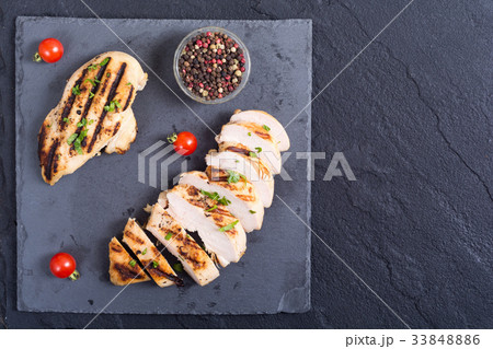 Grilled chicken breast 33848886