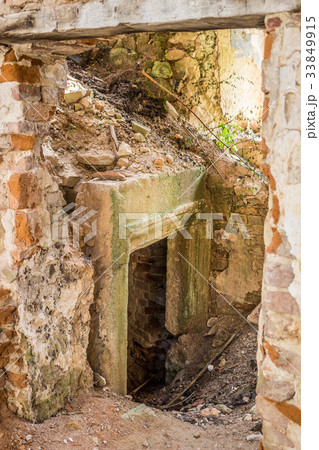 Pomoriany Castle, a ruined castle in Pomoriany 33849915