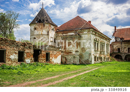 Pomoriany Castle, a ruined castle in Pomoriany Pomoriany Castle, a ruined castle in Pomoriany 33849916
