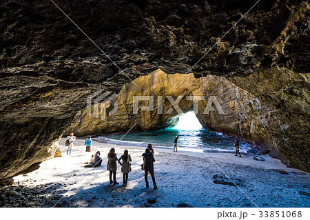 龍宮窟の絶景、光の海、田牛海岸 33851068