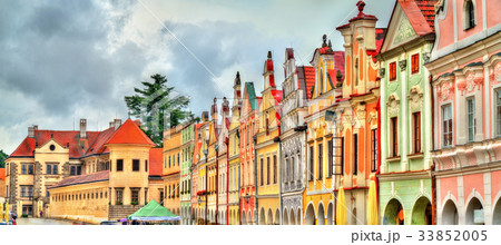Traditional houses on the main square of Telc 33852005
