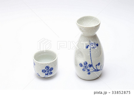 日本酒イメージ　白背景 33852875