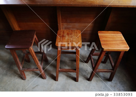 A set of wooden chair and bar counter  33853093
