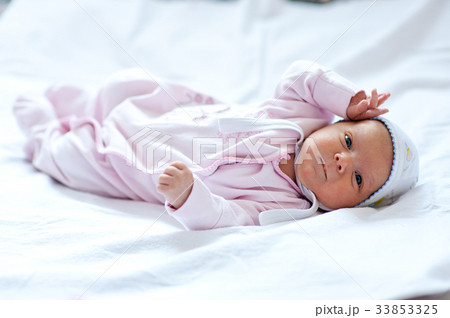Cute baby girl Cute baby girl 33853325