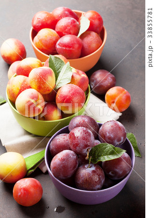 Fresh ripe peaches 33855781