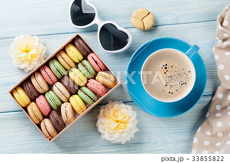 Colorful macaroons, coffee. Sweet macarons 33855822