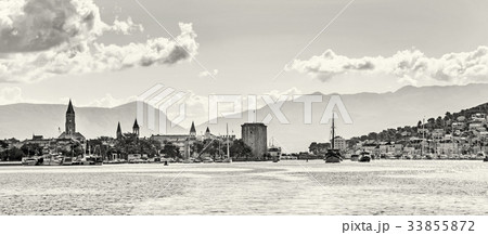Panoramic photo of town Trogir and Ciovo island 33855872