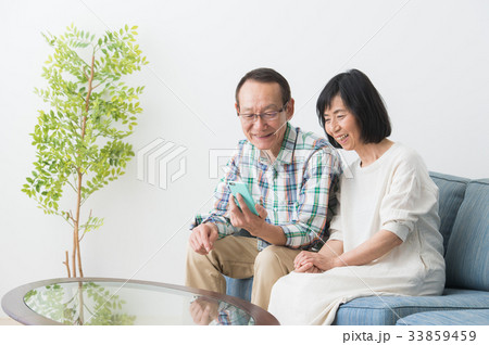 オンライン　スマホ　シニア 33859459