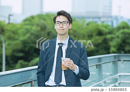 ビジネスマン（アイスコーヒー） 33860803