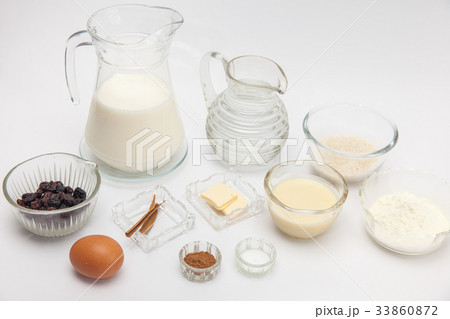 Rice Pudding with cinnamon and raisins preparation Rice Pudding with cinnamon and raisins preparation 33860872