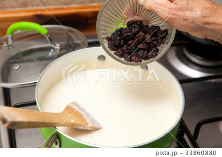 Rice Pudding with cinnamon and raisins preparation Rice Pudding with cinnamon and raisins preparation 33860880