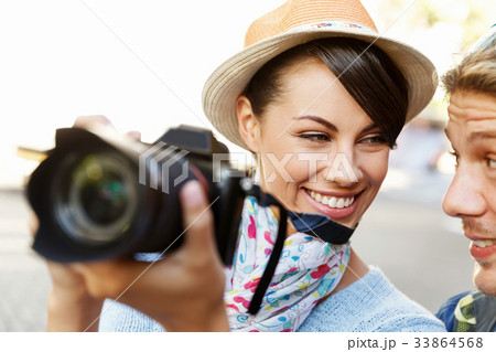 Smiling couple with the camera 33864568