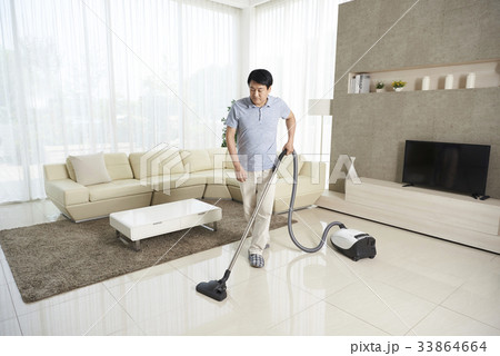 リビングルーム 男 男性 33864664