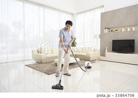リビングルーム 男 男性 33864706