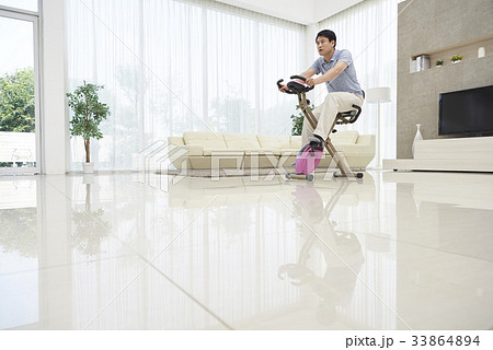 リビングルーム 男 男性 33864894