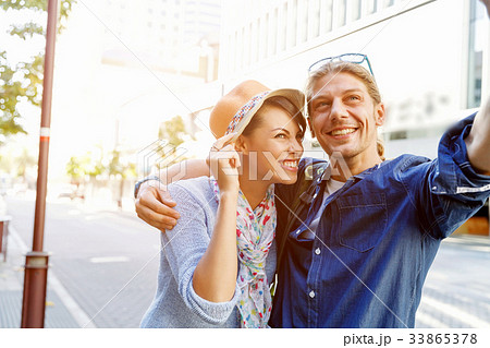 Smiling couple with the camera 33865378