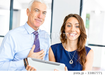 Business people having meeting 33867771