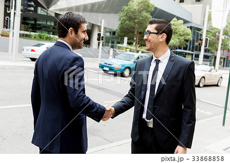 Two businessmen shaking their hands 33868858