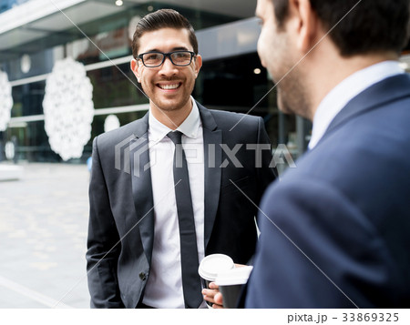 Two businessmen talking outdoors 33869325