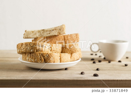bread with white sesame, coffee beans, coffee cup  33871849