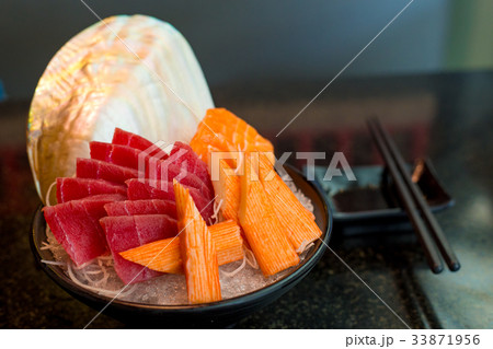 Tuna, sashimi and crab on ice in black cup, 33871956