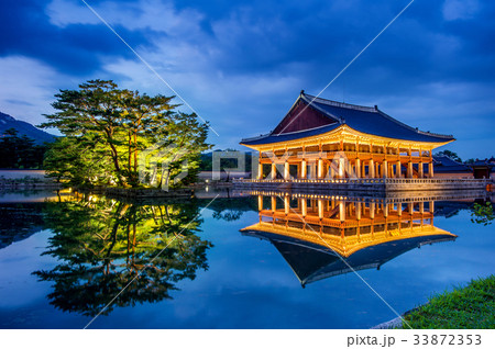 Gyeongbokgung Palace at night in seoul,Korea. 33872353