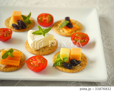 バラエティチーズのカナッペ　角プレート　（右スペース） 33876832