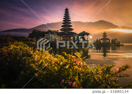 Pura Ulun Danu Bratan, Hindu temple on Bratan lake Pura Ulun Danu Bratan, Hindu temple on Bratan lake 33880134