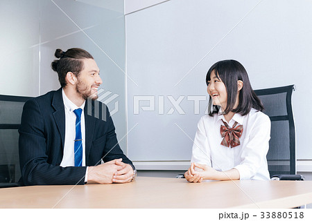 外国人教師と生徒達 外国人教師と生徒達 33880518