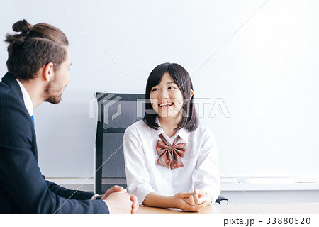 外国人教師と生徒達 外国人教師と生徒達 33880520