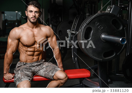 Caucasian sexy fitness model in gym close up abs. 33881120