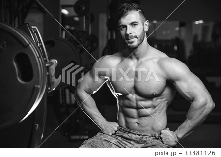 Caucasian sexy fitness model in gym close up abs. 33881126