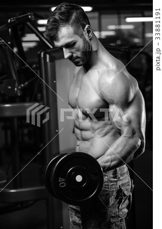 Handsome power athletic man on diet training pumping up muscles Handsome power athletic man on diet training pumping up muscles 33881191
