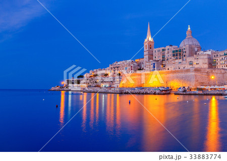 Valletta. Mediterranean harbor at night. 33883774