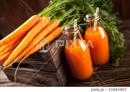Fresh organic carrot juice 33884807