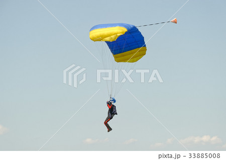 Skydiver on parachute 33885008