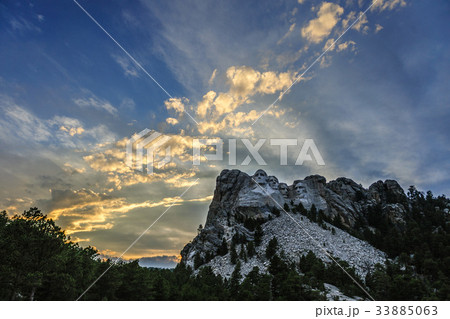 Mount Rushmore in the evening light Mount Rushmore in the evening light 33885063