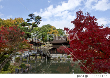 紅葉の虎渓山永保寺　国宝観音堂と無際橋 33885187