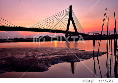 夕焼けの矢部川大橋 33887031
